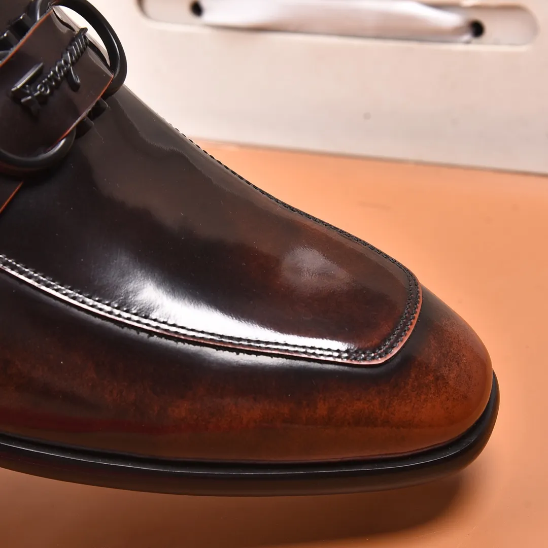 Men's shoes 💰540📛📛 (water-dyed cow lining) Salvatore Ferragamo high-end (Salvatore Ferragamo) is the world's top luxury footwear brand, coming from the fashion kingdom of Italy. It is famous all over the world for its traditional handmade design and novel styles... 🚶🏻🚶🏻New suit shoes are available simultaneously at the counter. This model is made of pure handmade imported Italian calfskin ➕soft water-dyed cowhide lining Original authentic outsole🌀🌀Size: 38➖44.